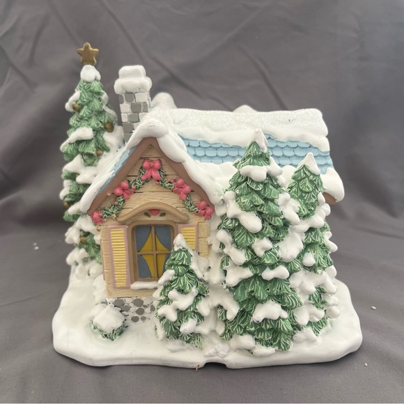 Precious Moments Christmas Village Collection - Picture 10 of 15